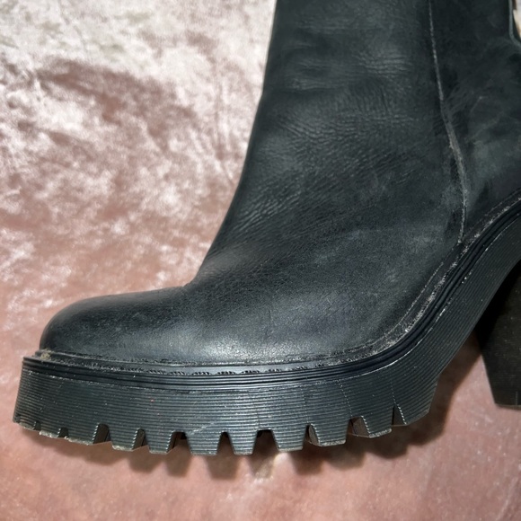 Dr Marten’s Magdalena black leather platform booties size 8 fit like a 9 - Picture 9 of 15